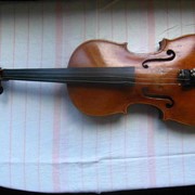 Скрипка 19-го века. фото