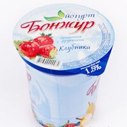 Йогурт молочный "Бонжур" с клубникой м.д.ж. 1,5%