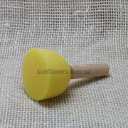 Спонж поролоновый с деревянной ручкой, диаметр 5см фото