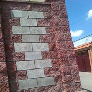 Сплитерные блоки рваные угловой для колонн, Колонные блоки, в 1м2 - 12.5 шт., 190х190х190, серый-130тг, цветной-160тг фото