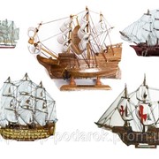 Сувенирная модель старинного корабля фото