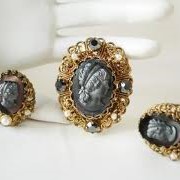 Антикварные ювелирные изделия