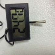 Черный термометр аквариумный цифровой. фото