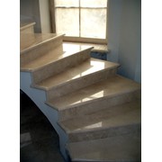 Лестница для дома. Лестница из мрамора. фото