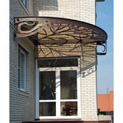 Угловой кованый козырек для балкона фотография