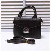 Женская сумка мессенджер 18 х 25 см с застежкой и ремешком черная фото