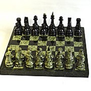 Шахматы из змеевика фото