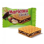 Хрустящие вафли с начинкой со вкусом шоколада , орехов и кусочками арахиса Marletka Choko фотография