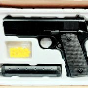 Металлический пистолет черный фотография