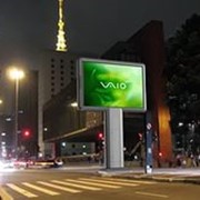 Реклама на видео экранах города, размещённых на улице фото