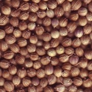 Семена кориандра и половинки кориандра