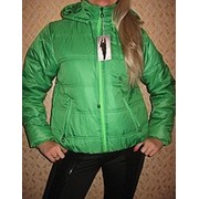 Куртка Маша зеленая Женская весенне-осенняя куртка, застегивается на молнию, капюшон отстегивается, низ и рукава на резинке. Размеры: 44, 46, 48, 50.