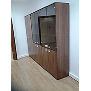 Шкаф офисный коричневый со стеклом