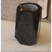 Гранёные и комбинированные вазы, балясины и другие сложнопрофильные изделия из гранита фото