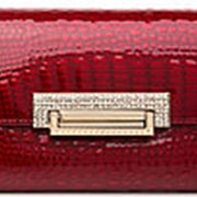 Женский красный лакированный кожаный кошелек на цупферном замке фотография