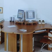 Компьютерный стол фотография