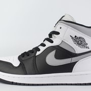 Кроссовки Nike Air Jordan 1 Black / Grey / White фотография
