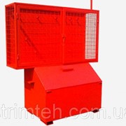 Стенд пожарный закрытого типа с сеткой (ящик для песка 600х800х600 + щит закрытый сеткой 1400х1200х300)