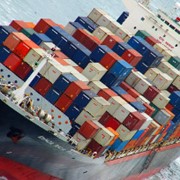 Международные перевозки в морских контейнерах фотография