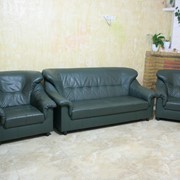 Кожаный коплект диван и два кресла в отличном состоянии фото