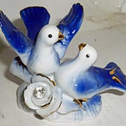 Сувенир Пара синих голубей роза с камнем 4794 7см фотография