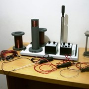 Установка демонстрационная Индуктивность и емкость в контуре переменного тока ФДЭ-003М фотография