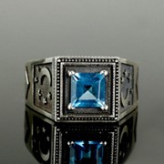 Серебряное кольцо с голубым топазом от WickerRing фотография
