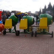 Бетономешалки производства Польша 165,320,500 литров,передвижные,с червячным опрокидыванием. фото
