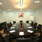 Переговорная комната бизнес-класса фото