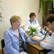 Медицинская помощь на предприятии фото