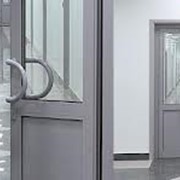 Двери из алюминиевого профиля фотография