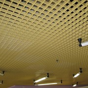 Подвесной ячеистый потолок Грильято фотография