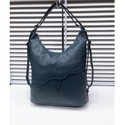 Женская сумка тоут с застежкой-полумесяцем и волнистой линией сбоку 38 х 32 см темно-синяя фотография