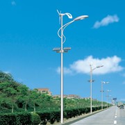 Уличные фонари на солнечной и ветряной энергии фото