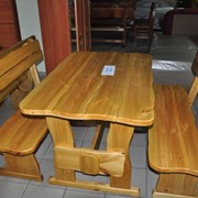 Комплект деревянной мебели для дачи: столы, лавки. фотография