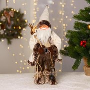 Дед Мороз “В белой шубке, в колпачке, с фонариком“ двигается, 17х40 см фотография