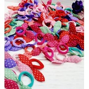 Набор резинок разные цвета 100 штук бантики с горохом розовые и голубые оттенки фото