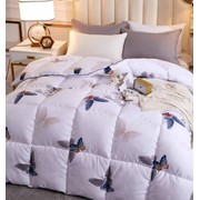 Одеяло из сатина с лебяжим пухом Евро 200 х 230 см Белое с синими и серыми с розовыми бабочками и надписями фотография