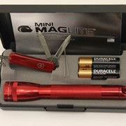 Набор MagLite 2AA + нож Victorinox красный (M2A 73L) фото