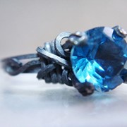 Кольцо с темно-синим топазом серебро 925 фото