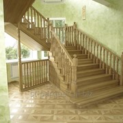 Производство натуральных лестниц деревянных фотография
