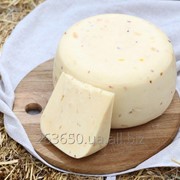 Молодий Голандський сир з мигдалем фото