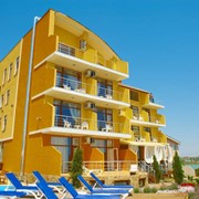Отель на берегу моря фото