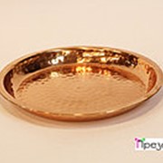 Большая медная тарелка с рифленой поверхностью фото