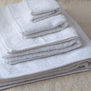 Полотенца махровые,коврики для ног, (полная комплектация) для отелей. фото