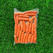 Морковь столовая свежая очищенная целая в вакуумной упаковке (Урожай 2016г.) фотография