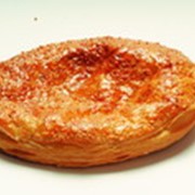 Пицца из слоеного дрожжевого теста фотография