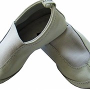 Чешки белые. Детская танцевальная обувь из натуральной кожи фотография