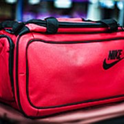 Спортивная дорожная сумка NIKE красная 48х25х25см фото