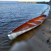 Лодка деревянная гребная (весельная) фото
